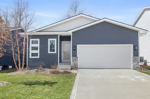 4616 167th St, Urbandale, IA 50323