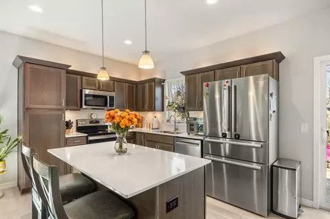 4616 167th St, Urbandale, IA 50323