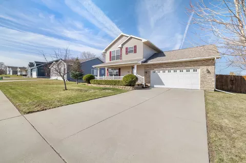 708 Patchett Dr NE, Mitchellville, IA 50169