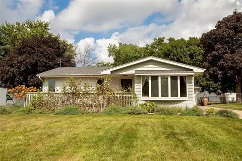 4824 Hillcrest Dr, Pleasant Hill, IA 50327