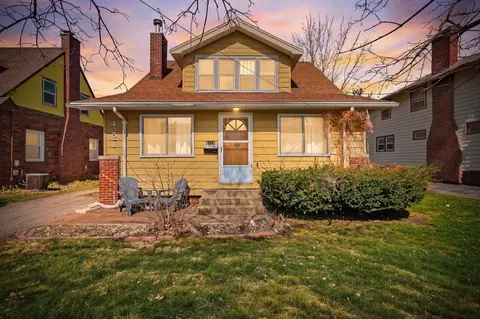 4221 Hickman Rd, Des Moines, IA 50310