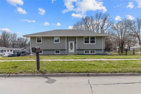 601 N 12th St, Indianola, IA 50125