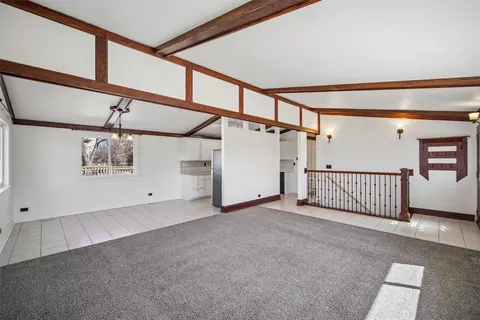 5685 NW 57th Ave, Johnston, IA 50131