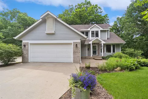 6913 NE Berwick Dr, Ankeny, IA 50021