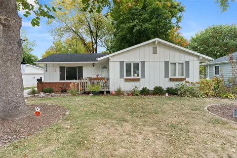 3313 Brookview Dr, West Des Moines, IA 50265