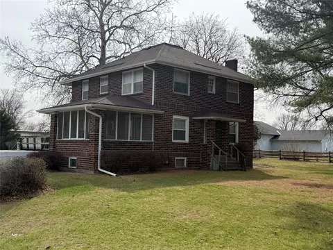 1706 W Summit St, Winterset, IA 50273
