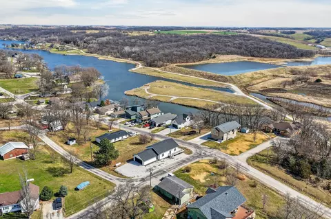 8479 Lakeshore Dr, Dexter, IA 50070