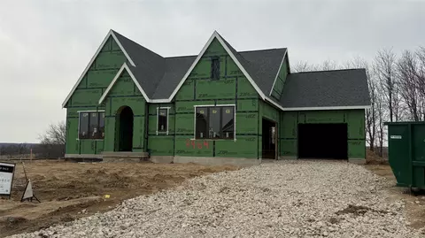 8464 Longmeadow Ln, West Des Moines, IA 50266