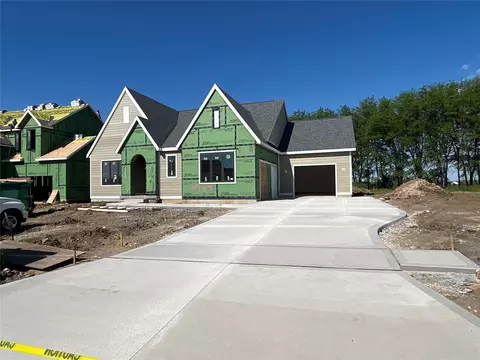 8464 Longmeadow Ln, West Des Moines, IA 50266