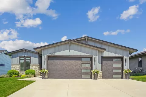 14601 Sutton Dr, Urbandale, IA 50323