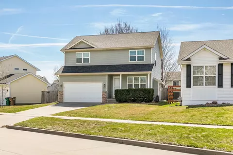 9366 Fairview Dr, West Des Moines, IA 50266