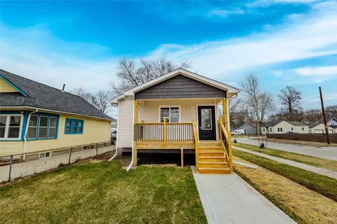 2158 E Walnut St, Des Moines, IA 50317