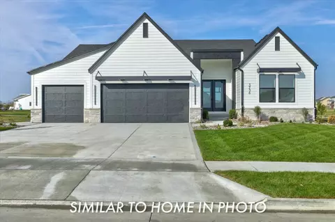 4648 173rd St, Urbandale, IA 50323
