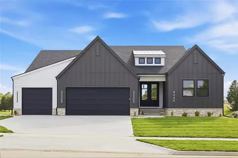 4648 173rd St, Urbandale, IA 50323