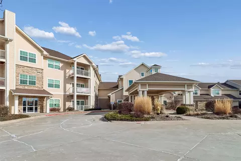 600 E Hillcrest Ave #207, Indianola, IA 50125