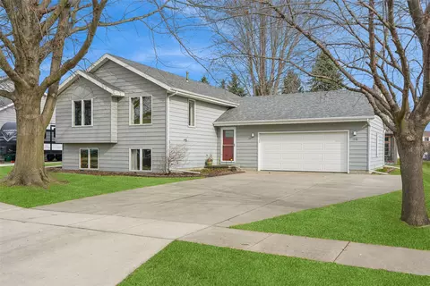 1316 E Girard Ave, Indianola, IA 50125