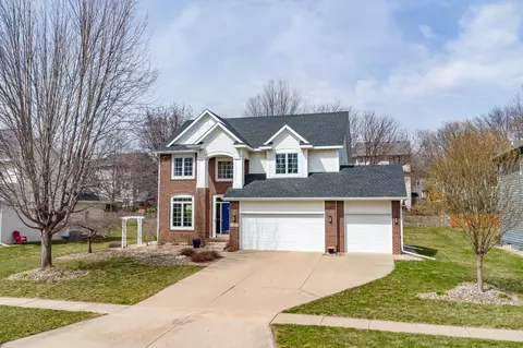 15017 Wildwood Dr, Clive, IA 50325