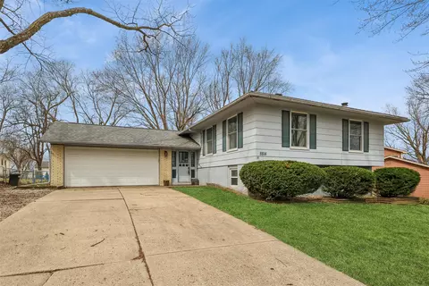 8814 Woodmayr Dr, Norwalk, IA 50211