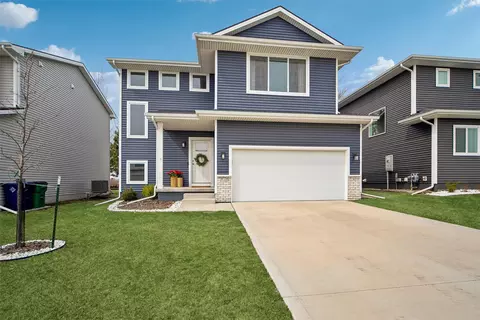 4724 167th St, Urbandale, IA 50323