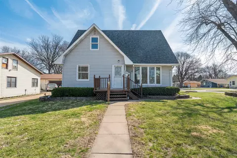 700 W 4th St, Pella, IA 50219