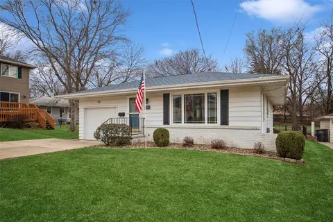 4110 Leonard Pl, Des Moines, IA 50310