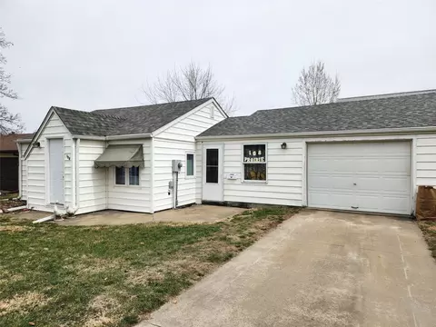 108 Prairie St, Pella, IA 50219