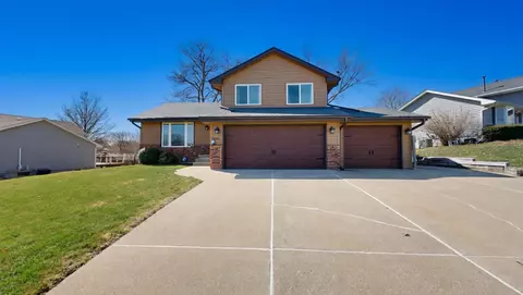 1225 E 14th St, Norwalk, IA 50211