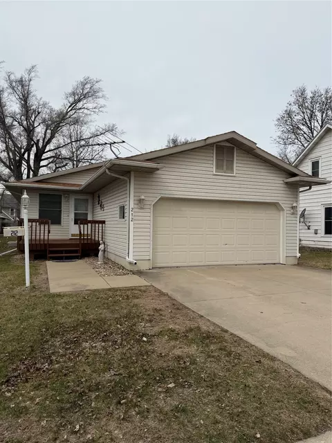 212 Maxwell St, Maxwell, IA 50161