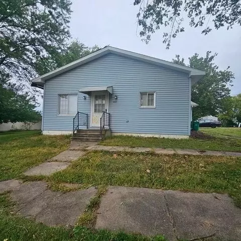 405 E Broadway St, What Cheer, IA 50268