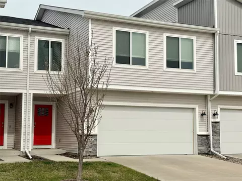 9773 Turnpoint Dr, West Des Moines, IA 50266