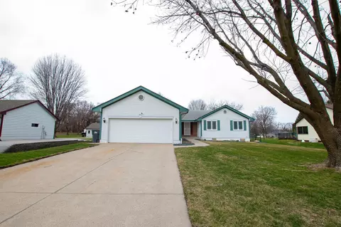 5940 NE 6th St, Des Moines, IA 50313