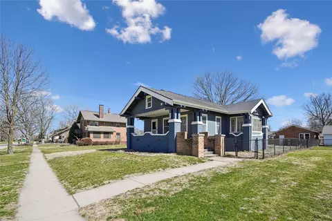 340 NE Cherry Ave, Earlham, IA 50072