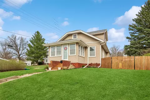 204 S 5th St, Guthrie Center, IA 50115