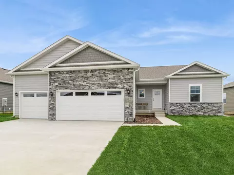 6607 Lake Ridge Ave, Des Moines, IA 50320