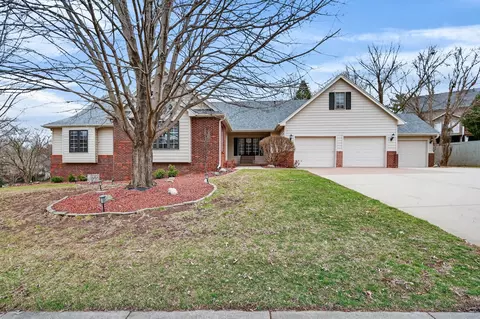 204 S 32nd St, West Des Moines, IA 50265