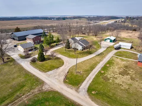 13069 Garst Trl, Indianola, IA 50125