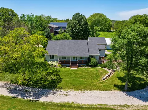 13069 Garst Trl, Indianola, IA 50125