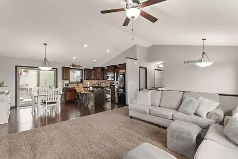 1413 Lyndale Dr, Polk City, IA 50226
