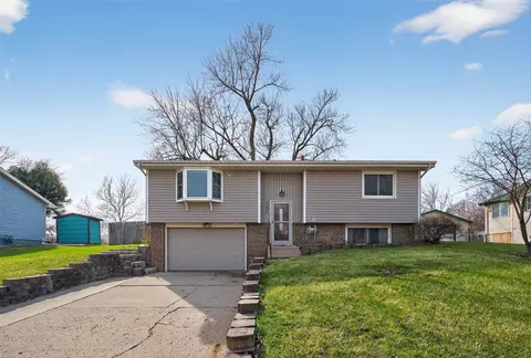 680 S Hickory Blvd, Pleasant Hill, IA 50327