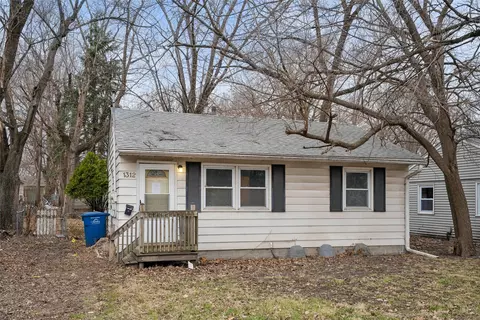 1312 E 27th Ct, Des Moines, IA 50317