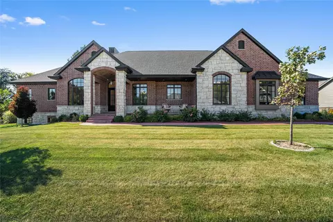4816 147th St, Urbandale, IA 50323