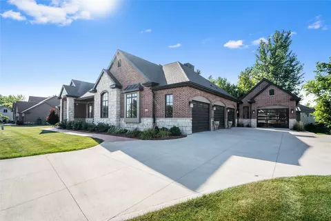 4816 147th St, Urbandale, IA 50323