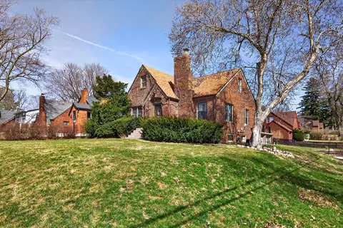 1403 66th St, Windsor Heights, IA 50324