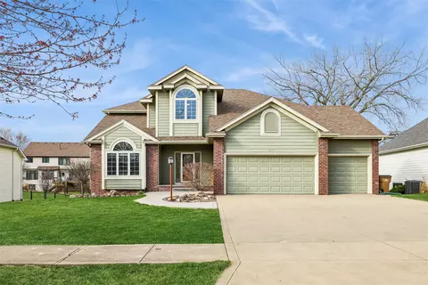 9317 Catalina Cir, Johnston, IA 50131