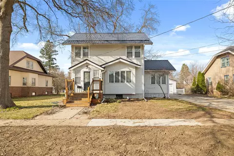 618 S 6th Ave W, Newton, IA 50208
