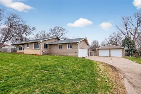 2630 NE Aurora Ave, Des Moines, IA 50317