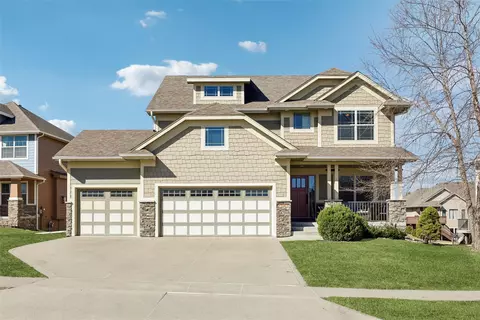 4012 140th St, Urbandale, IA 50323