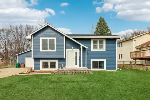 2229 Windflower Dr, Norwalk, IA 50211
