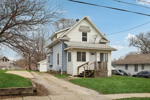 709 Pleasant View Dr, Des Moines, IA 50315