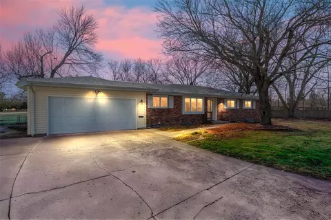 126 Broadmoor Cir, Ames, IA 50010